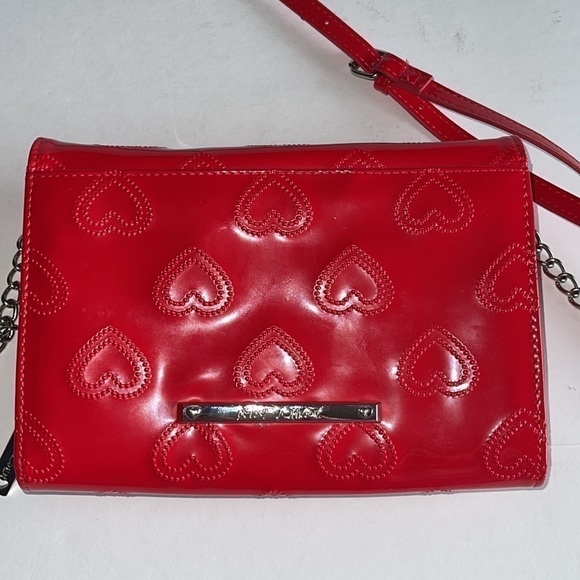Betsy Johnson Red Heart Embossed Bow Detail Faux Patent Crossbody Bag - Picture 7 of 9